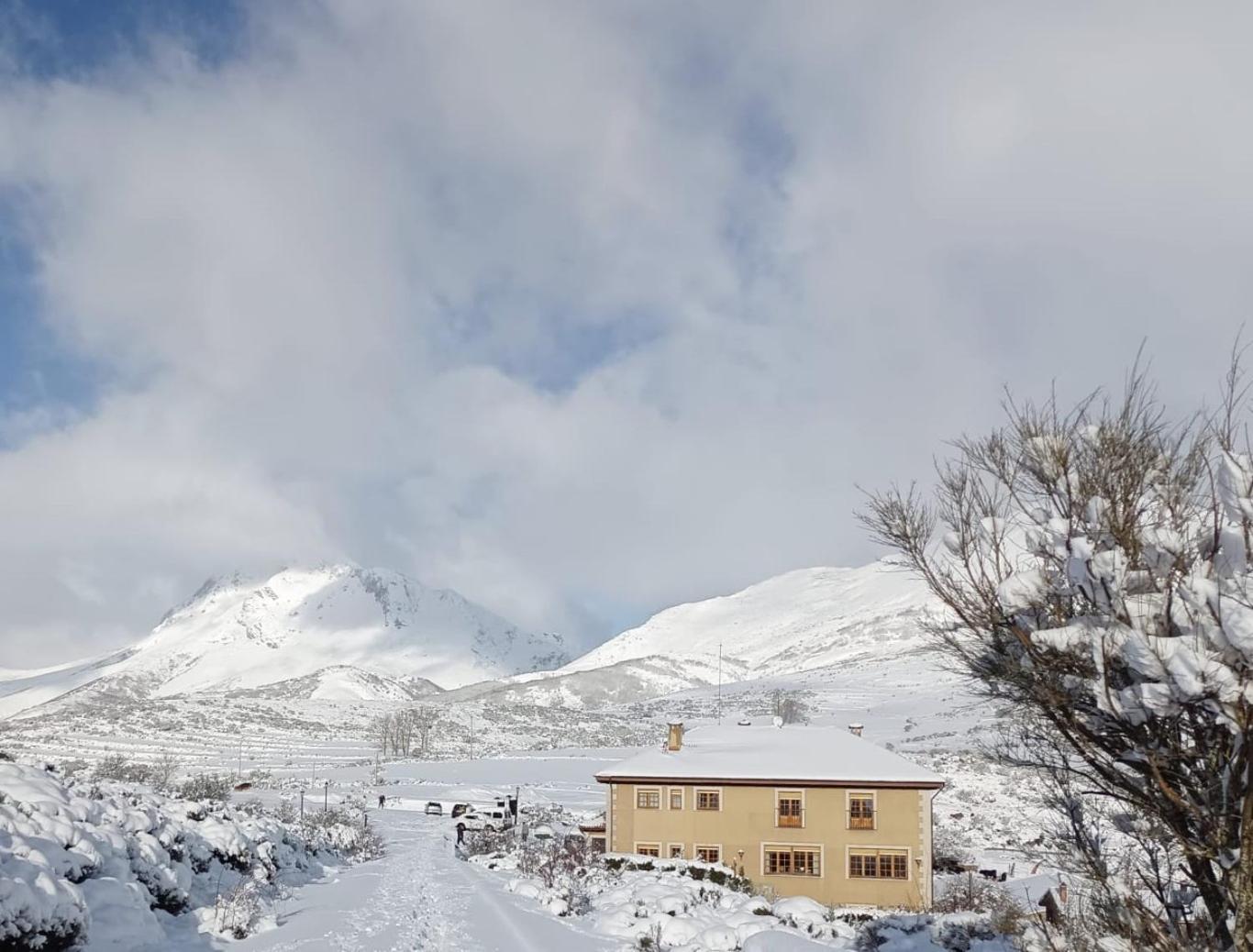 Hotel Pico Espiguete Alba de los Cardaños Kültér fotó