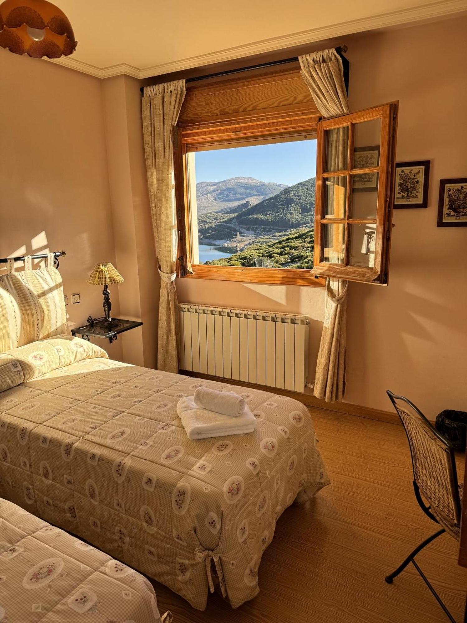 Hotel Pico Espiguete Alba de los Cardaños Kültér fotó